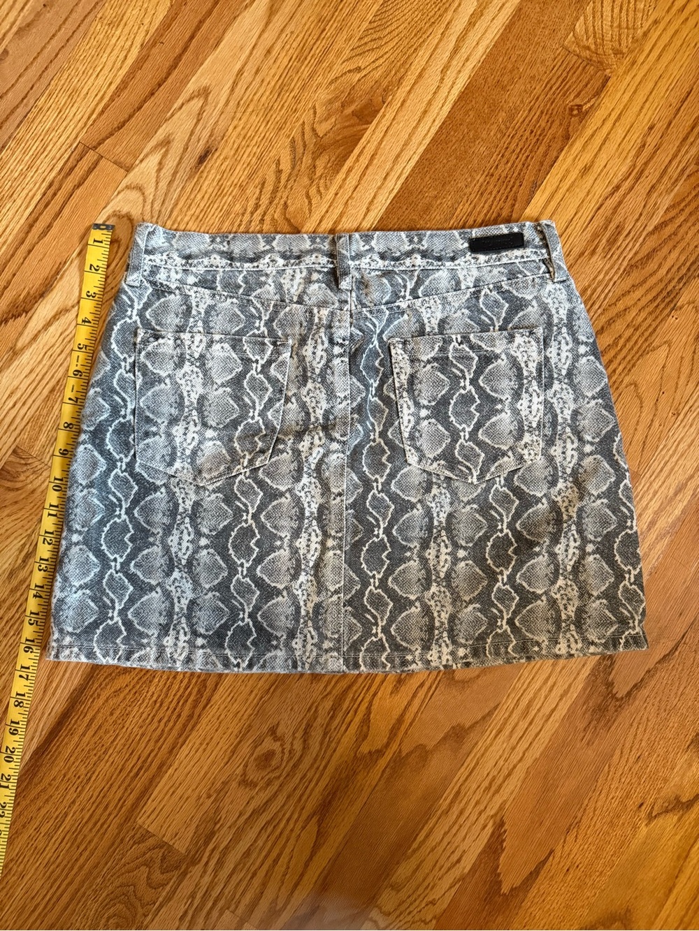 Blank NYC Grey Snake-Print Mini Skirt - Picture 2 of 3